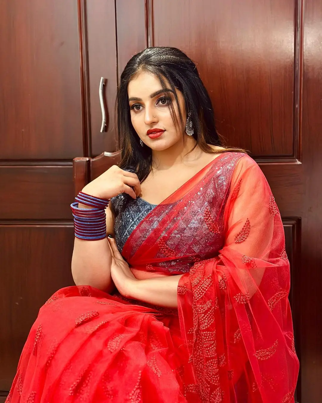 MALAYALAM ACTRESS MALAVIKA MENON IN RED SAREE SLEEVELESS BLUE BLOUSE